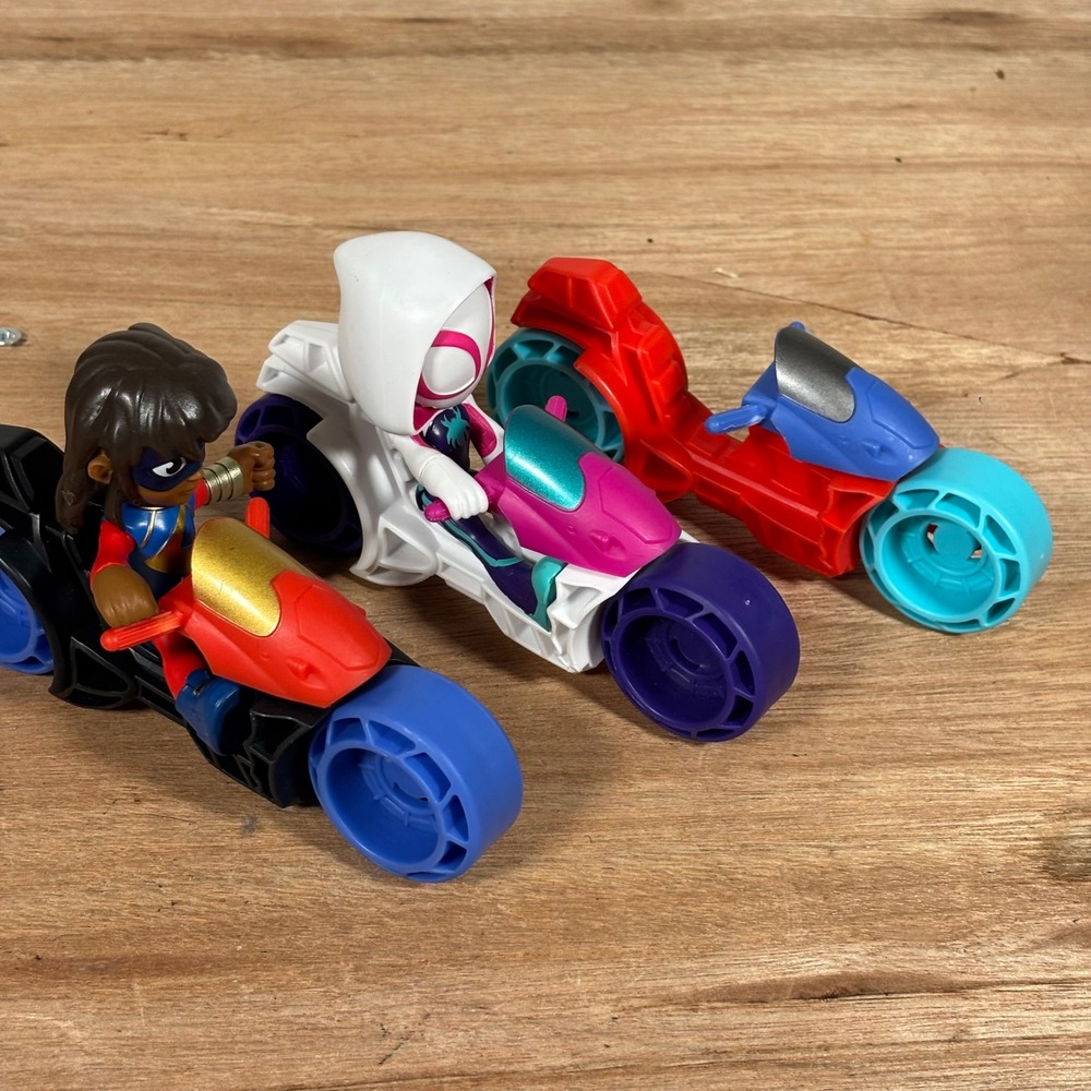Marvel Spidey and His Amazing Friends Glow Tech Ghost-Spider Ms Marvel Bike Lot